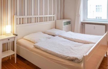 Beautiful Apartment In Berlin With 1 Bedrooms And Wifi - image 10