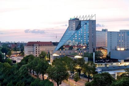 Estrel Hotel Berlin - image 1