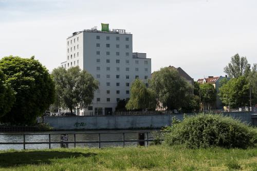 ibis Styles Berlin Treptow - image 3