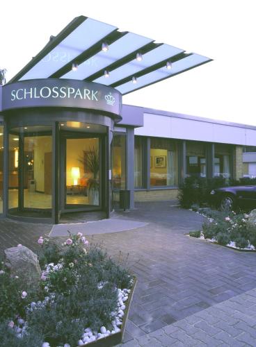 Schlosspark Hotel - main image