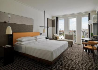 Berlin Marriott Hotel - image 1