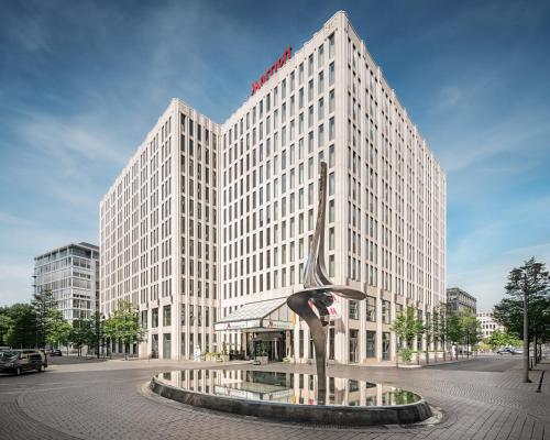 Berlin Marriott Hotel - image 2