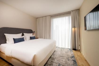 June Six Hotel Berlin City West - image 11