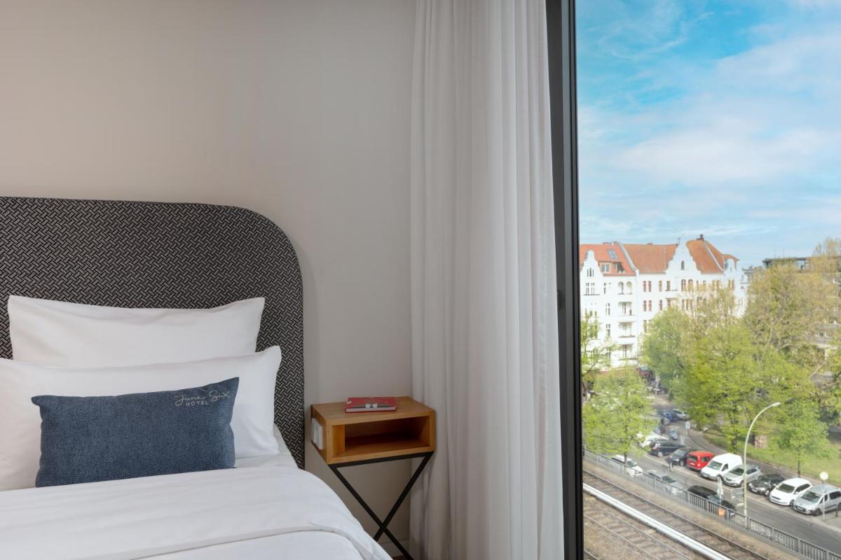 June Six Hotel Berlin City West - image 2