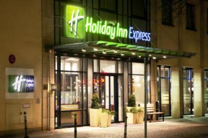 Holiday Inn Express Berlin City Centre - image 13