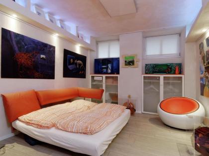 Contemporary Apartment in Kreuzberg Berlin with free Wi-Fi - image 16