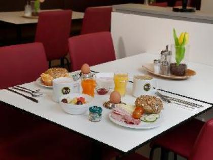 B&B Hotel Berlin Alexanderplatz - image 2