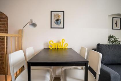 Spacious Apartment in Berlin Mitte for 6 - image 10