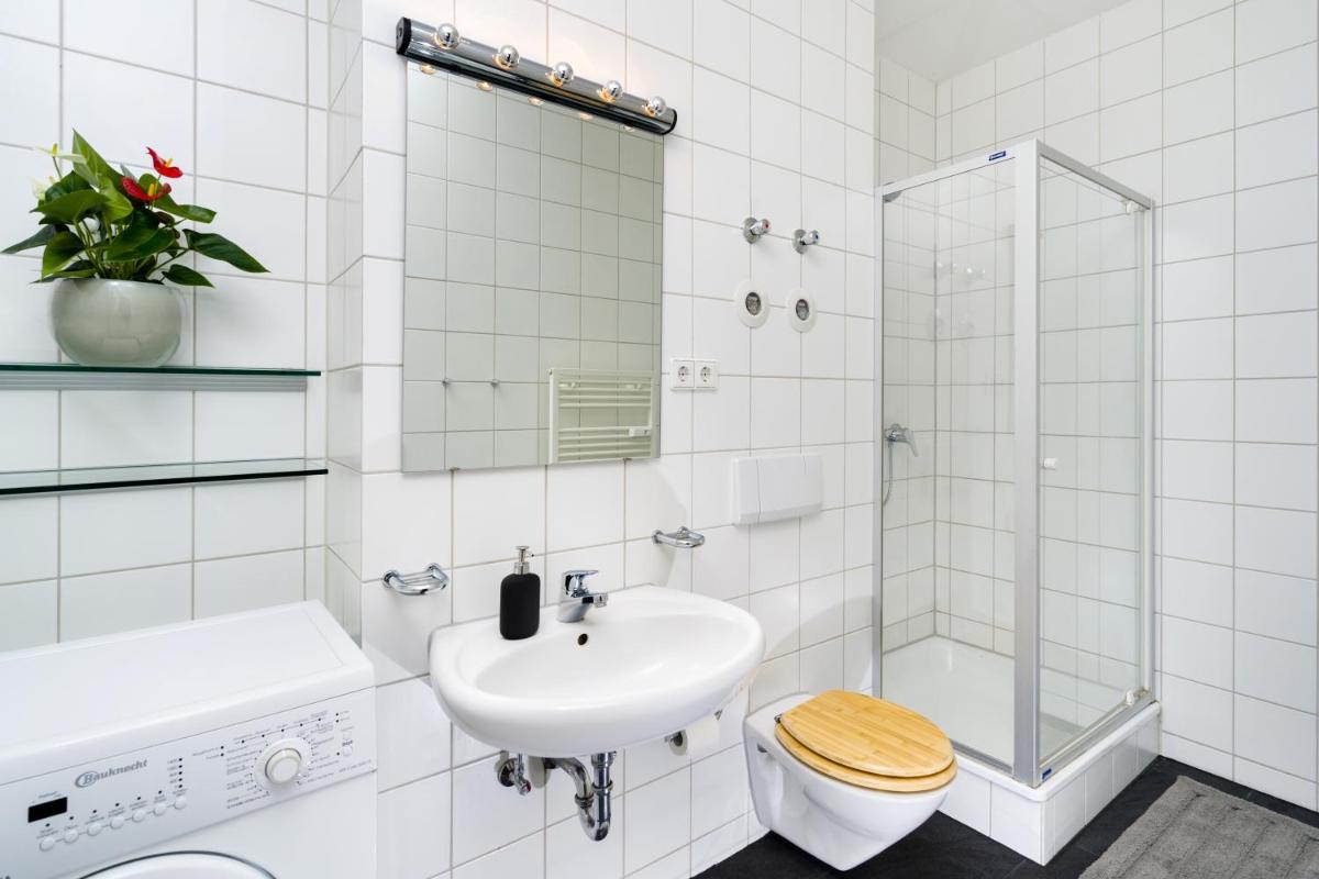 Stylish 1BR in downtown Berlin Mitte Spittelmarkt - image 7